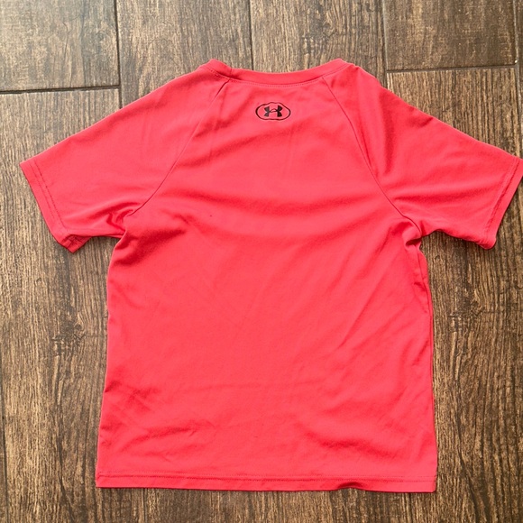 Under Armour Boys Red Athletic T-Shirt Logo Tee Youth Small Active Top - Picture 4 of 4
